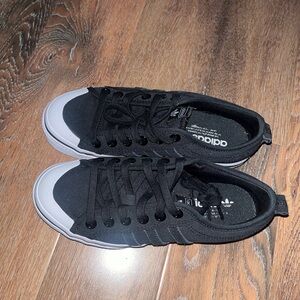 Adidas Nizza platform size 6.5 women